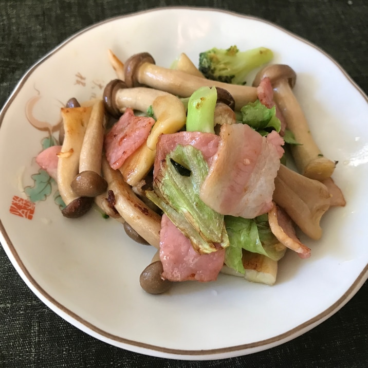 簡単レシピ しめじとベーコンレタスの炒め物 レシピ 作り方 By Arupaka食堂 楽天レシピ